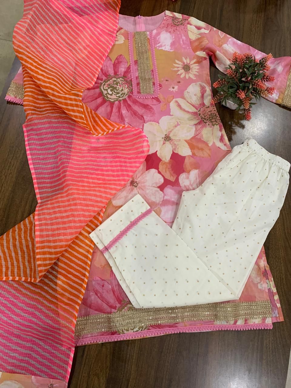 Pink Jari Kurta with white dotted salwar