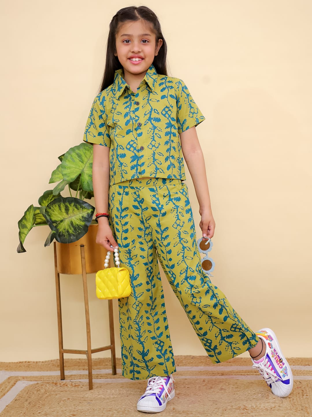 Green Crop Shirt Pant with Blue Print