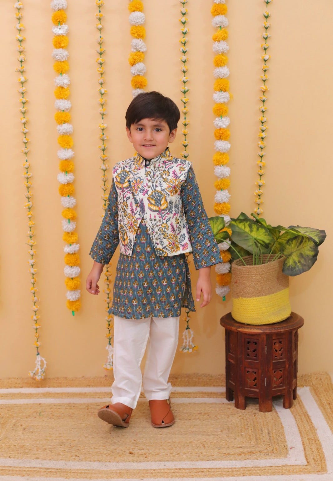 Grey floral print cotton kurta pajama set with jacket